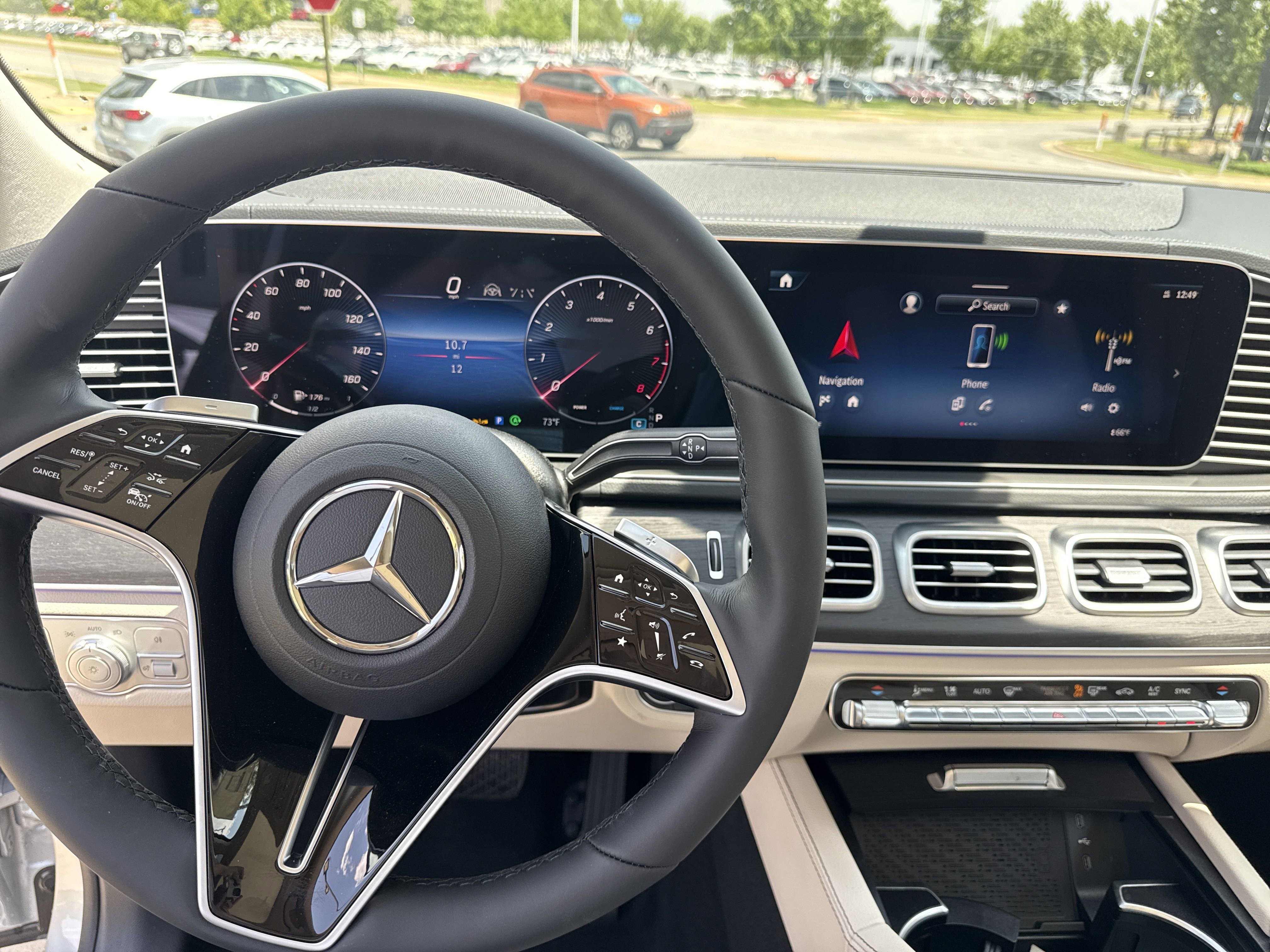 2025 Mercedes Benz GLS 450 4MATIC photo 3