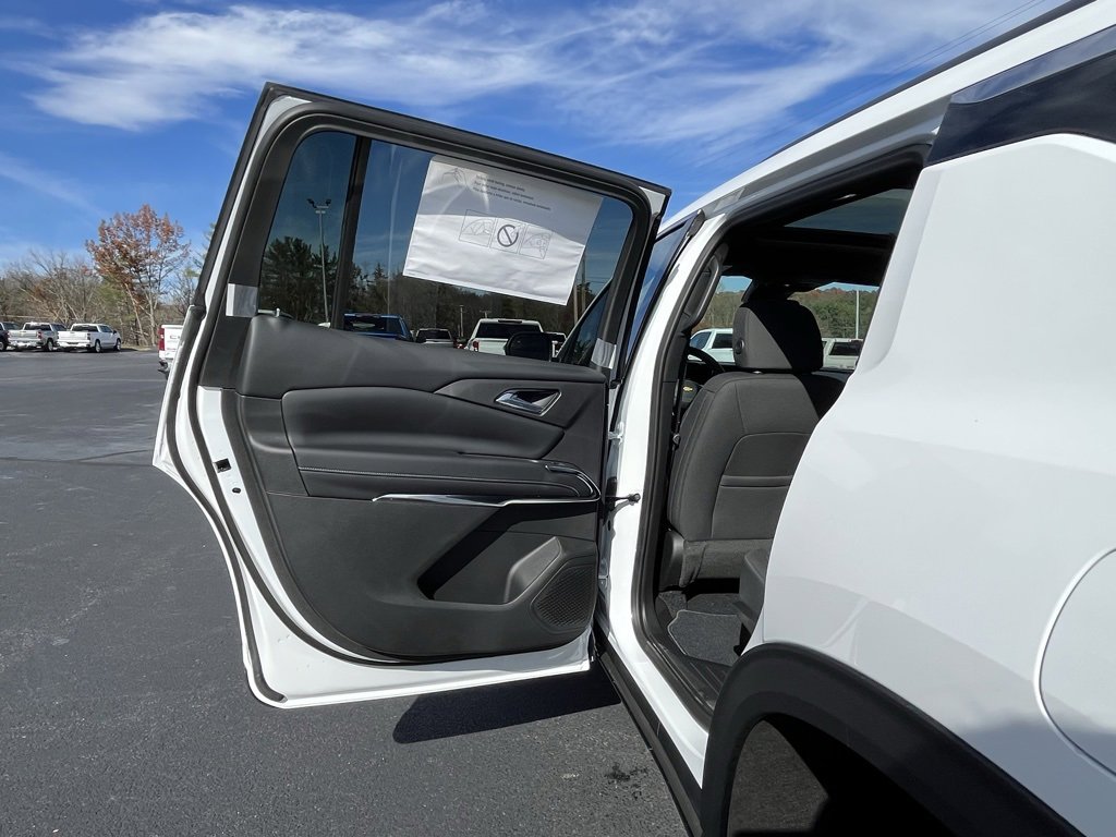 2026 Chevrolet Traverse photo 3