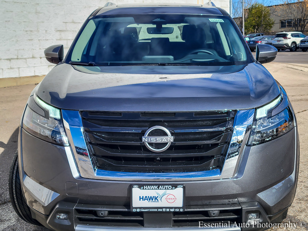 2025 Nissan Pathfinder Platinum photo 4
