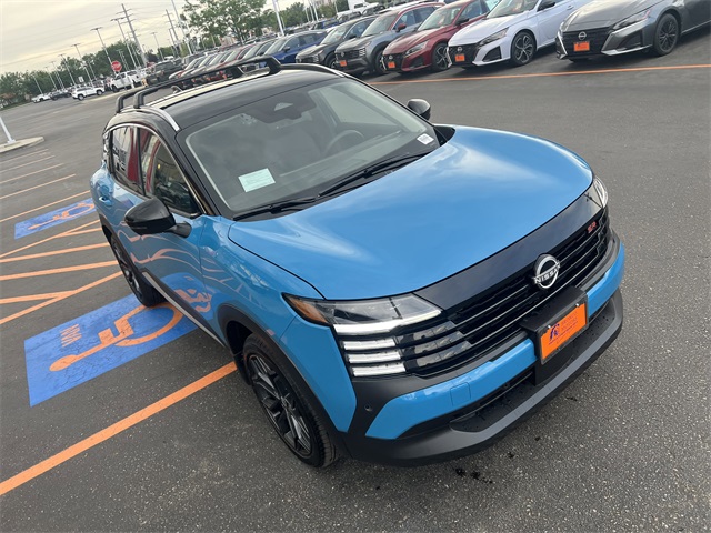 2025 Nissan Kicks SR photo 3