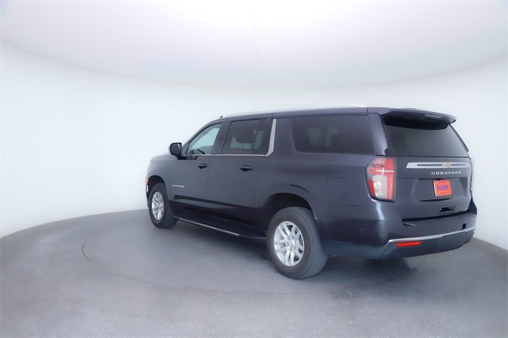 2023 Chevrolet Suburban LT photo 4