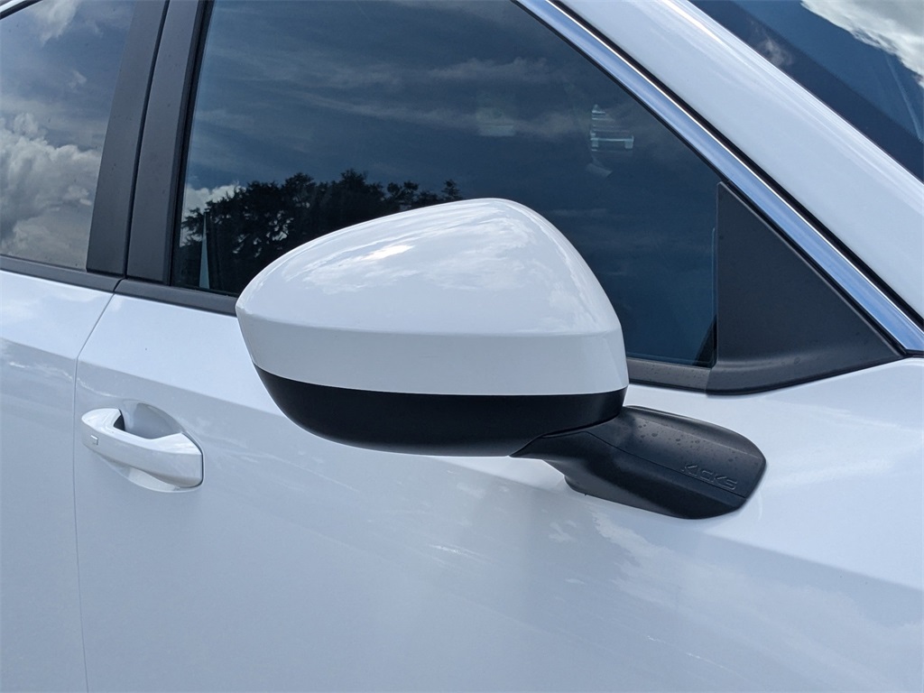 2025 Nissan Kicks SV photo 8