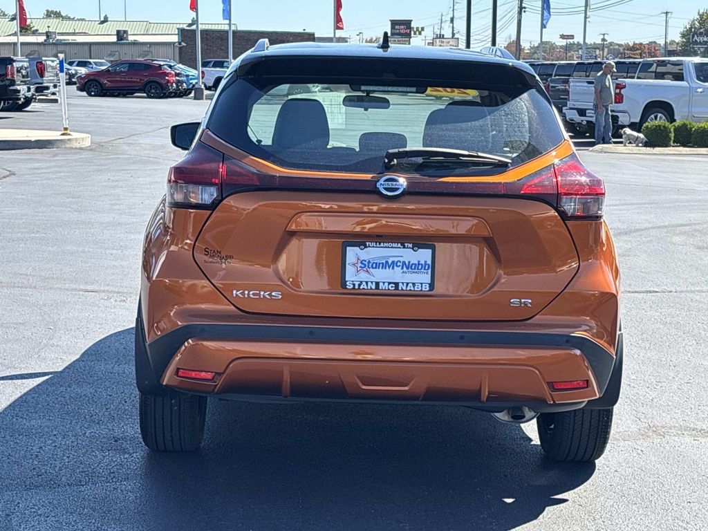 2021 Nissan Kicks SR photo 3