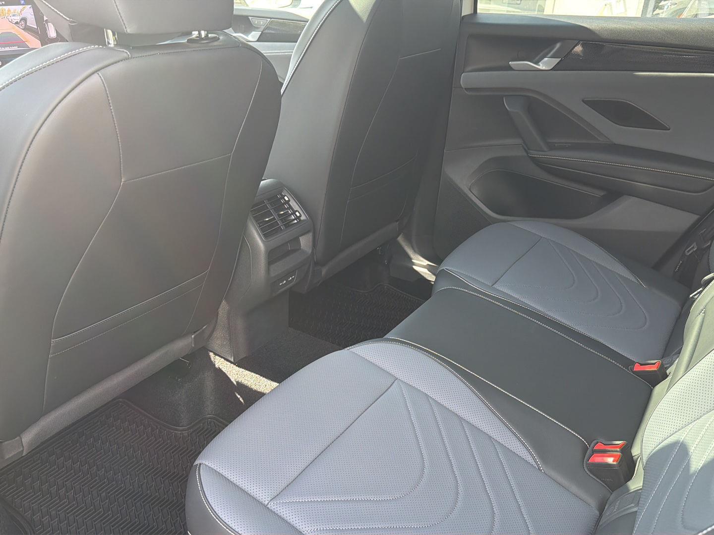 2025 Volkswagen Tiguan SE R-Line Black photo 22