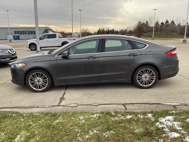 2015 Ford Fusion SE photo 2