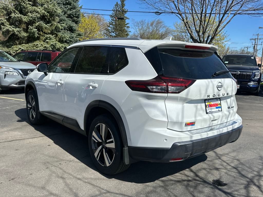 2025 Nissan Rogue SL photo 3