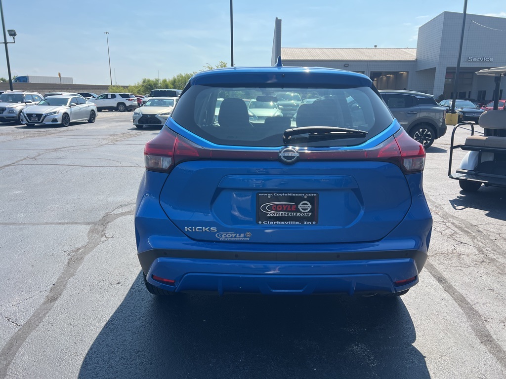 2022 Nissan Kicks S photo 4