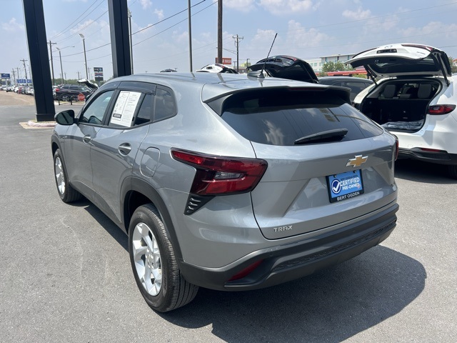 2025 Chevrolet Trax LS photo 5