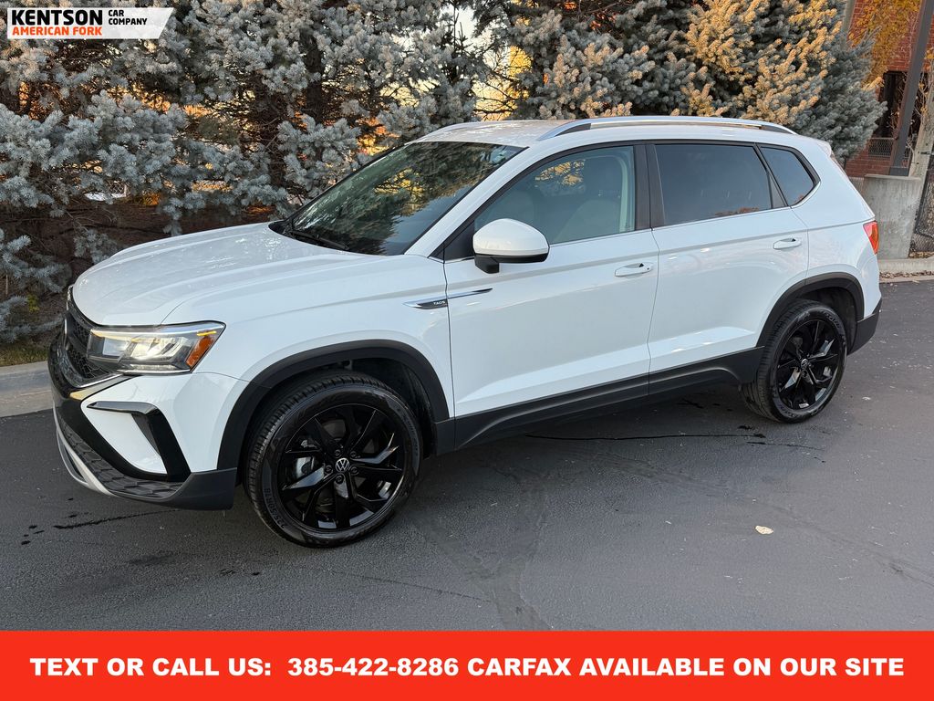 2022 Volkswagen Taos SE's photo