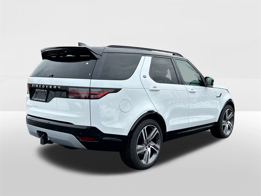 2025 Land Rover Discovery Metropolitan Edition photo 2