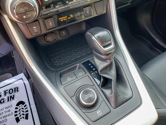 2022 Toyota RAV4 Hybrid XLE Premium photo 11