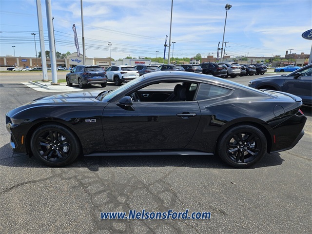 2025 Ford Mustang GT photo 4