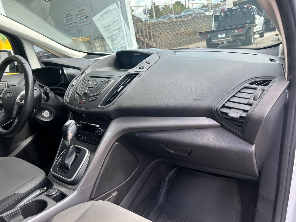 2016 Ford C-Max Hybrid SE photo 11