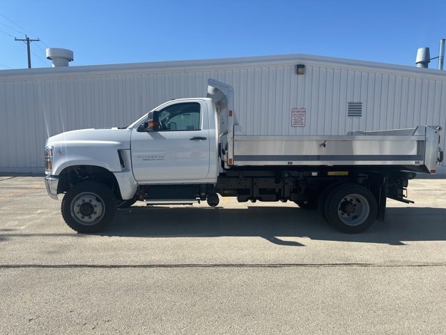 2024 Chevrolet Silverado 5500HD Work Truck photo 2