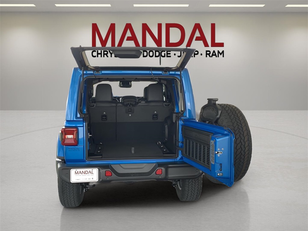 2025 Jeep Wrangler Sahara photo 17