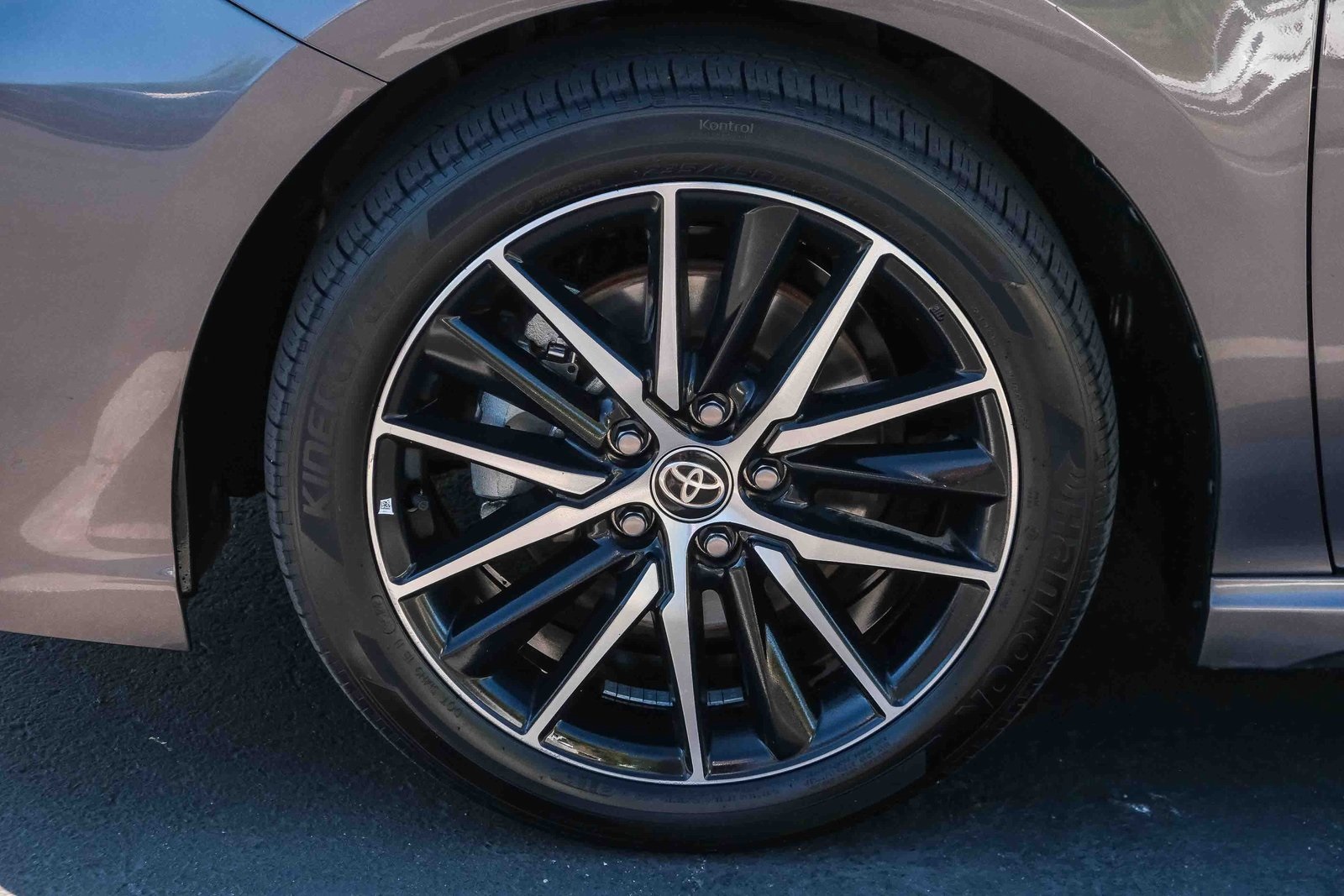 2023 Toyota Camry SE photo 6
