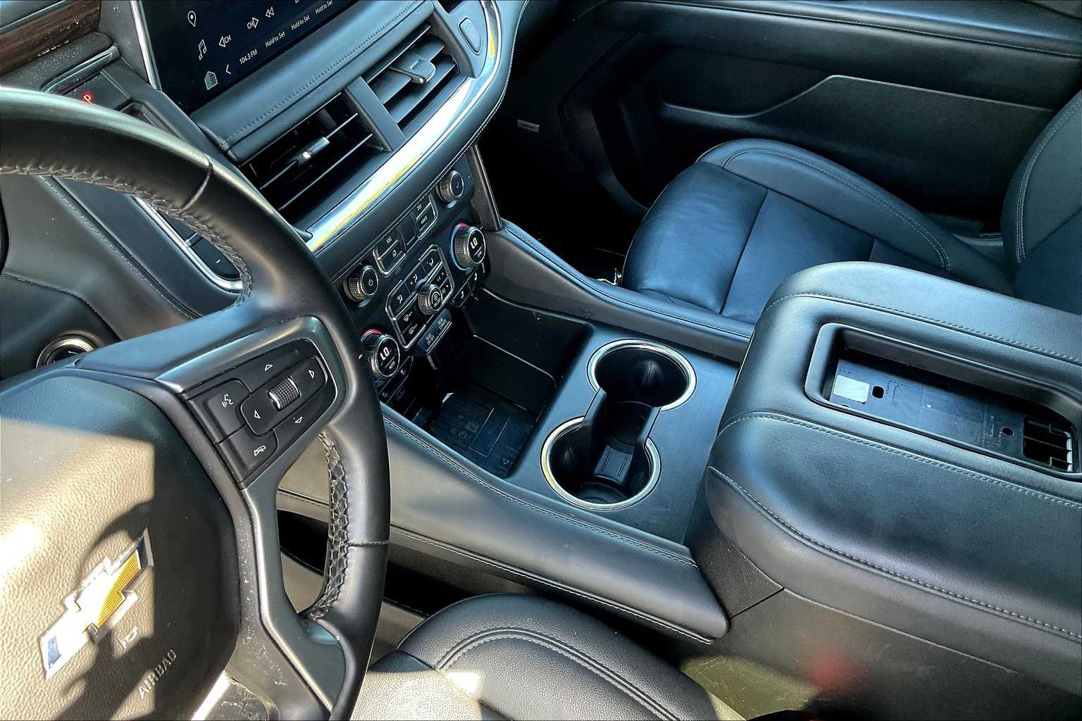 2023 Chevrolet Suburban LT photo 16