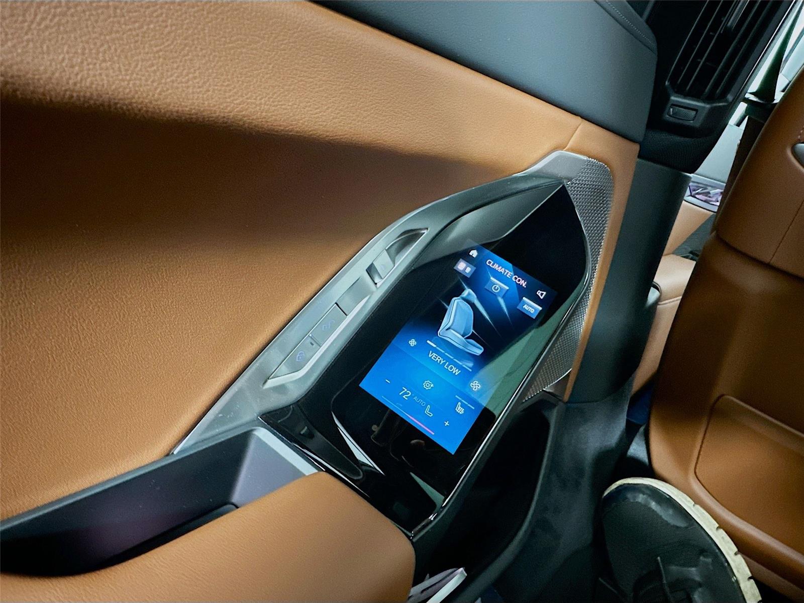 2026 Bmw 750e photo 27