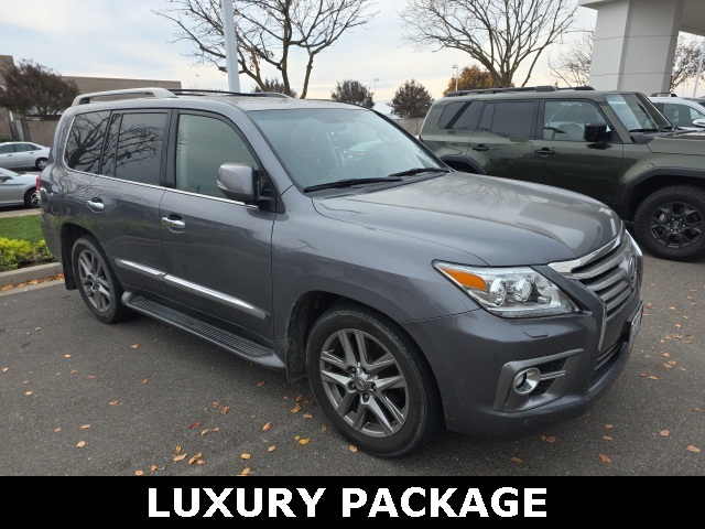 2013 Lexus LX 570's photo