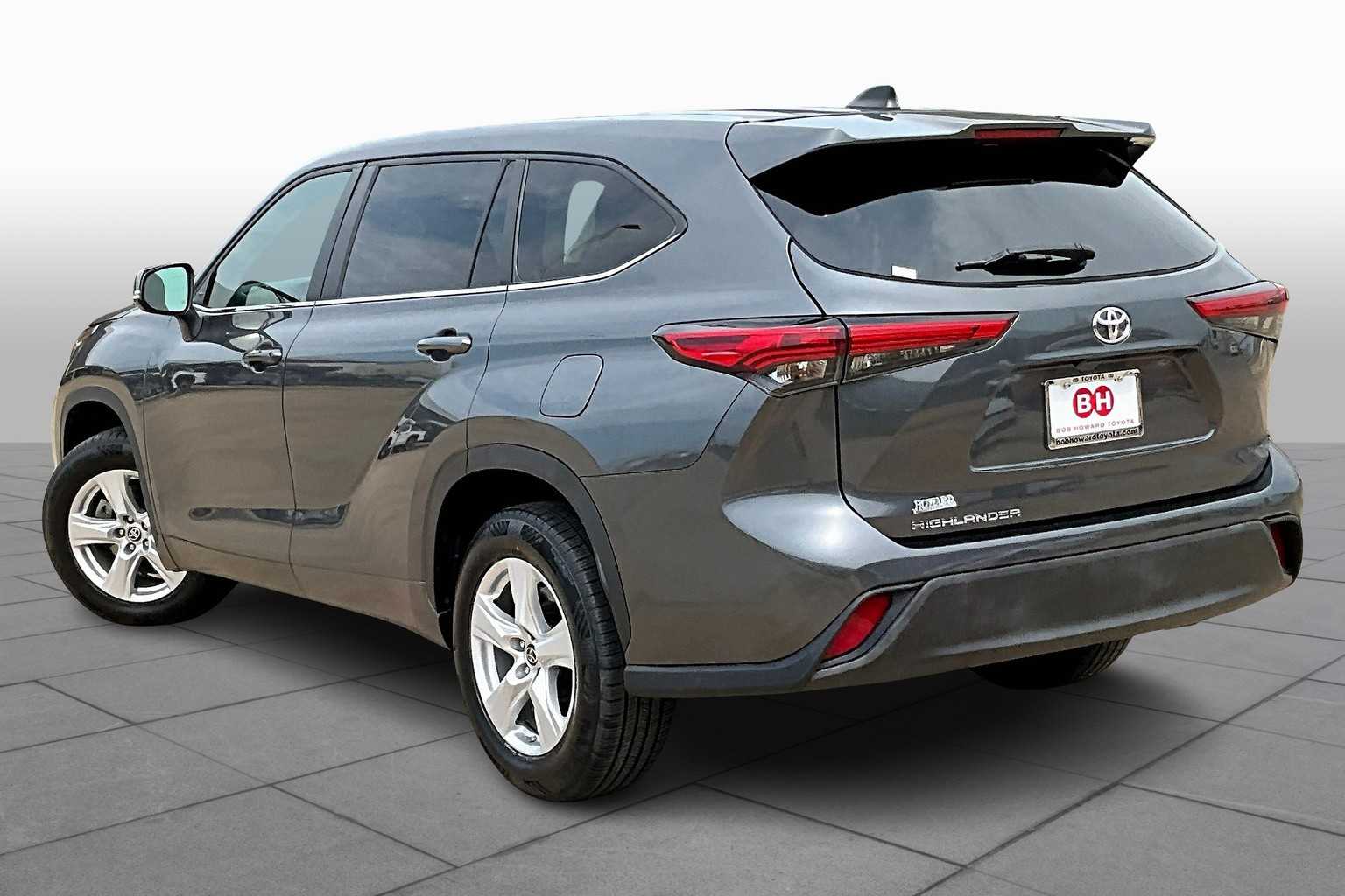 2023 Toyota Highlander L photo 30