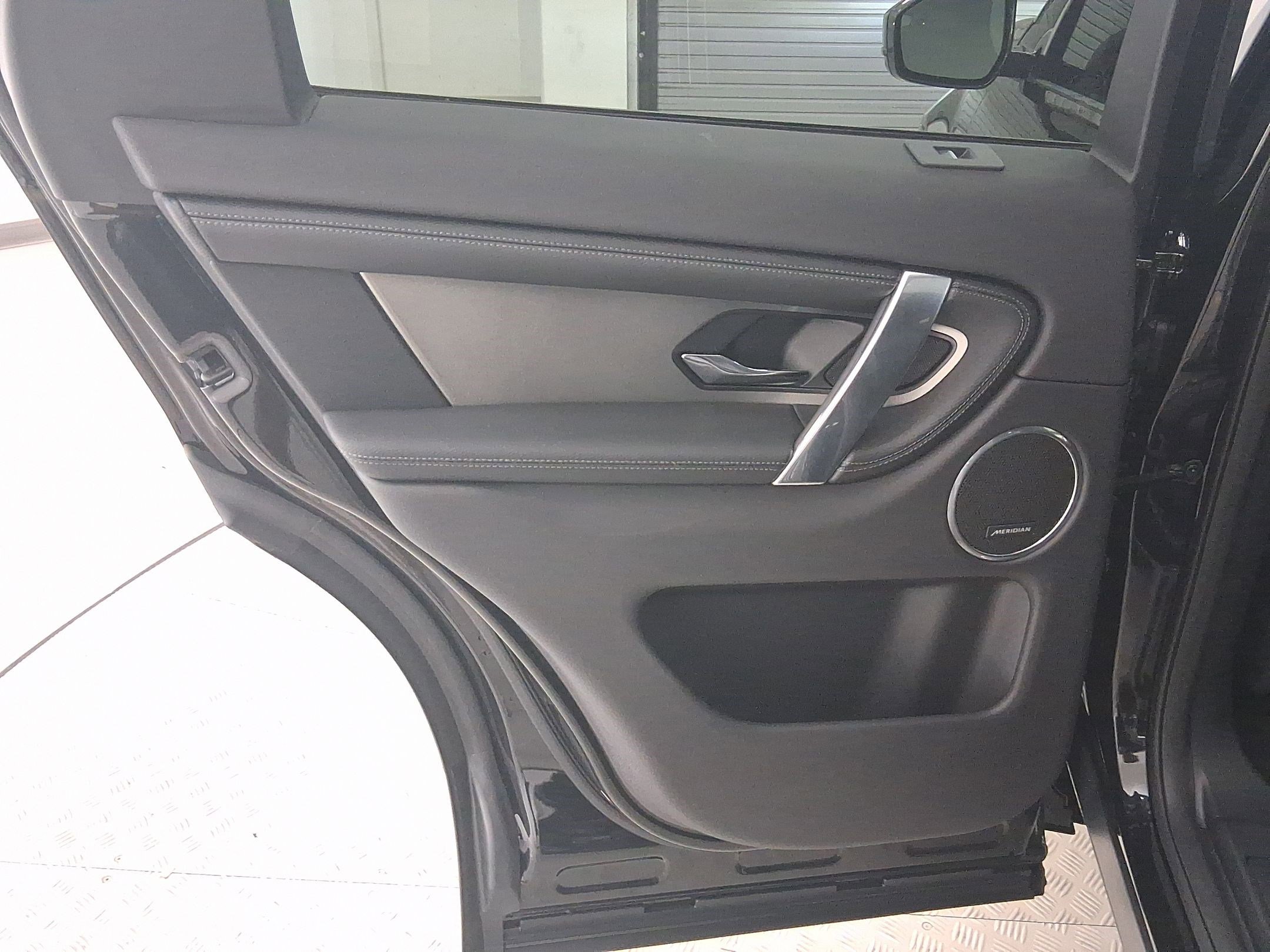 2025 Land Rover Discovery Sport Dynamic SE photo 25