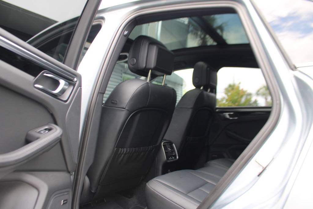 2024 Porsche Macan Base photo 26