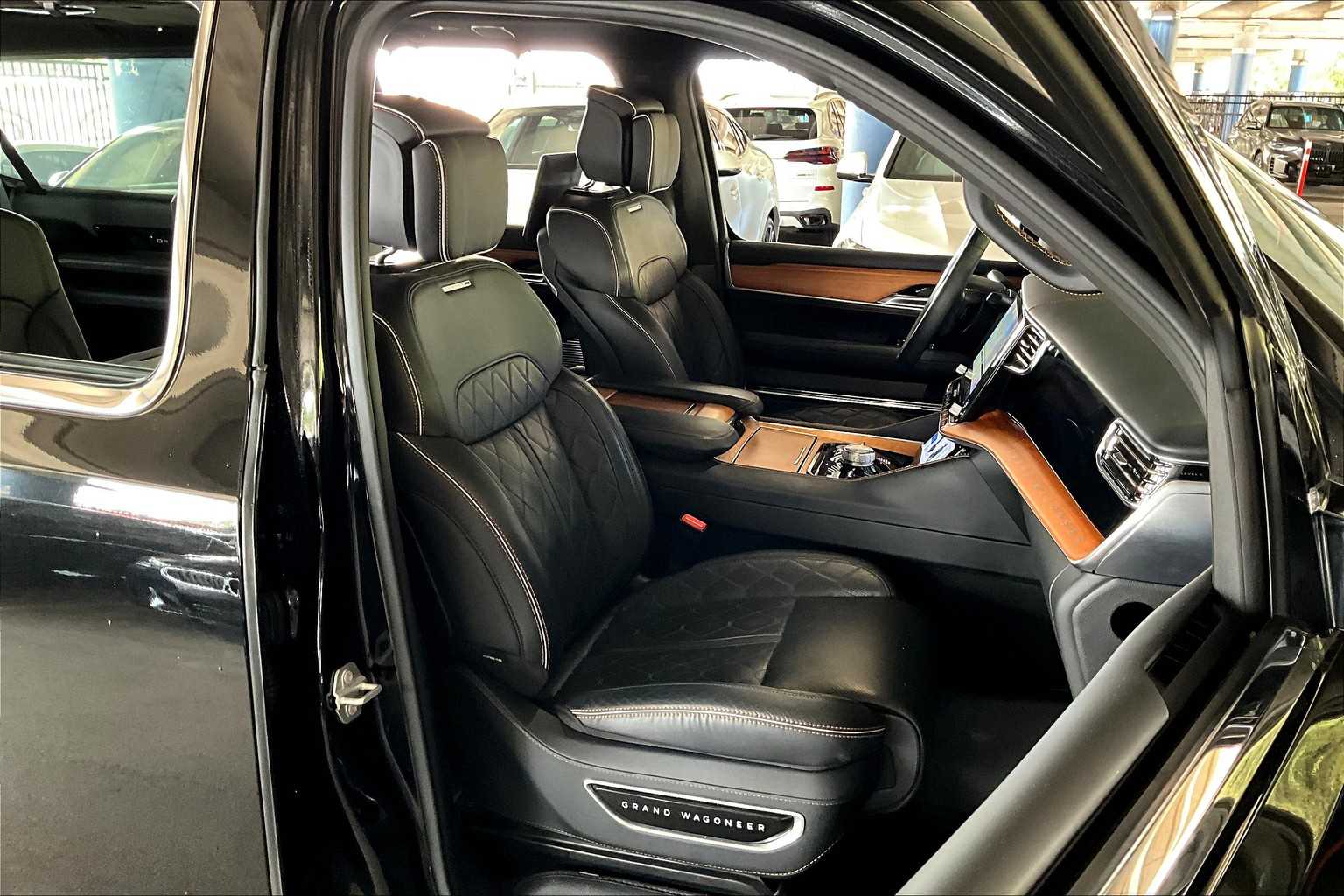 2024 Jeep Grand Wagoneer L III photo 8