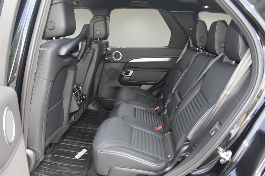 2025 Land Rover Discovery SE photo 9
