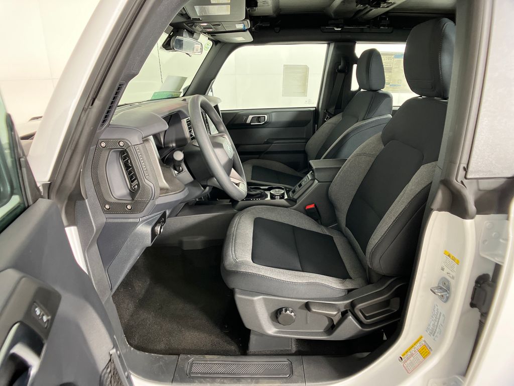 2025 Ford Bronco Base photo 4