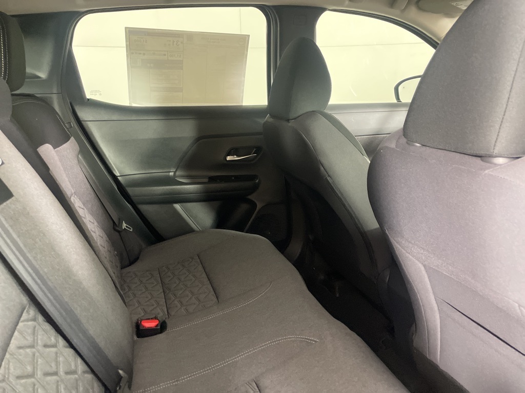 2025 Nissan Kicks SV photo 18