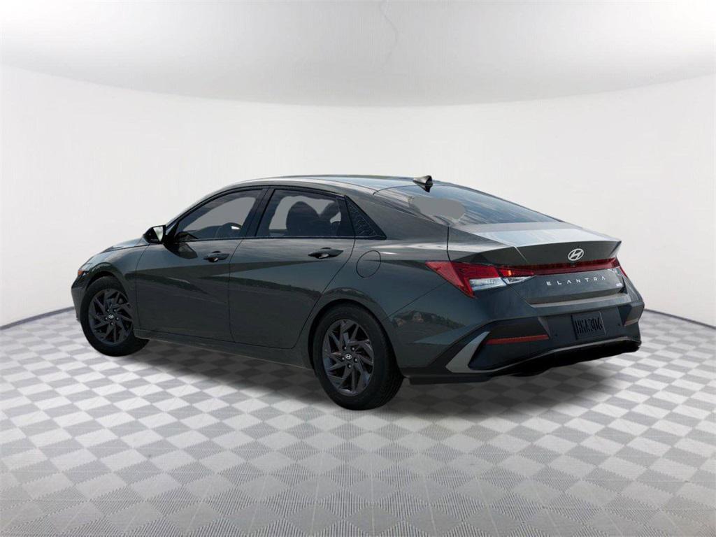2025 Hyundai Elantra Hybrid Blue photo 4