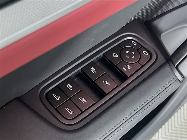 2025 Porsche Cayenne Coupe photo 18