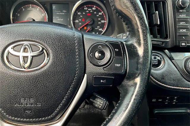 2016 Toyota RAV4 SE photo 14
