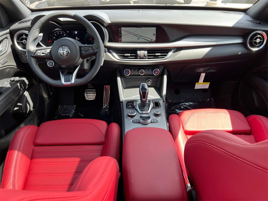 2025 Alfa Romeo Stelvio Sprint Base photo 3