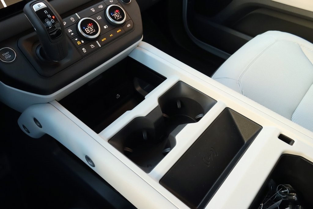 2025 Land Rover Defender 110 S photo 19