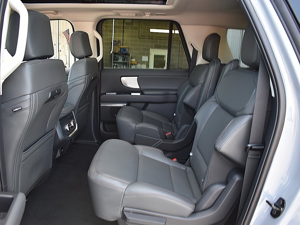 2025 Ford Expedition MAX photo 5