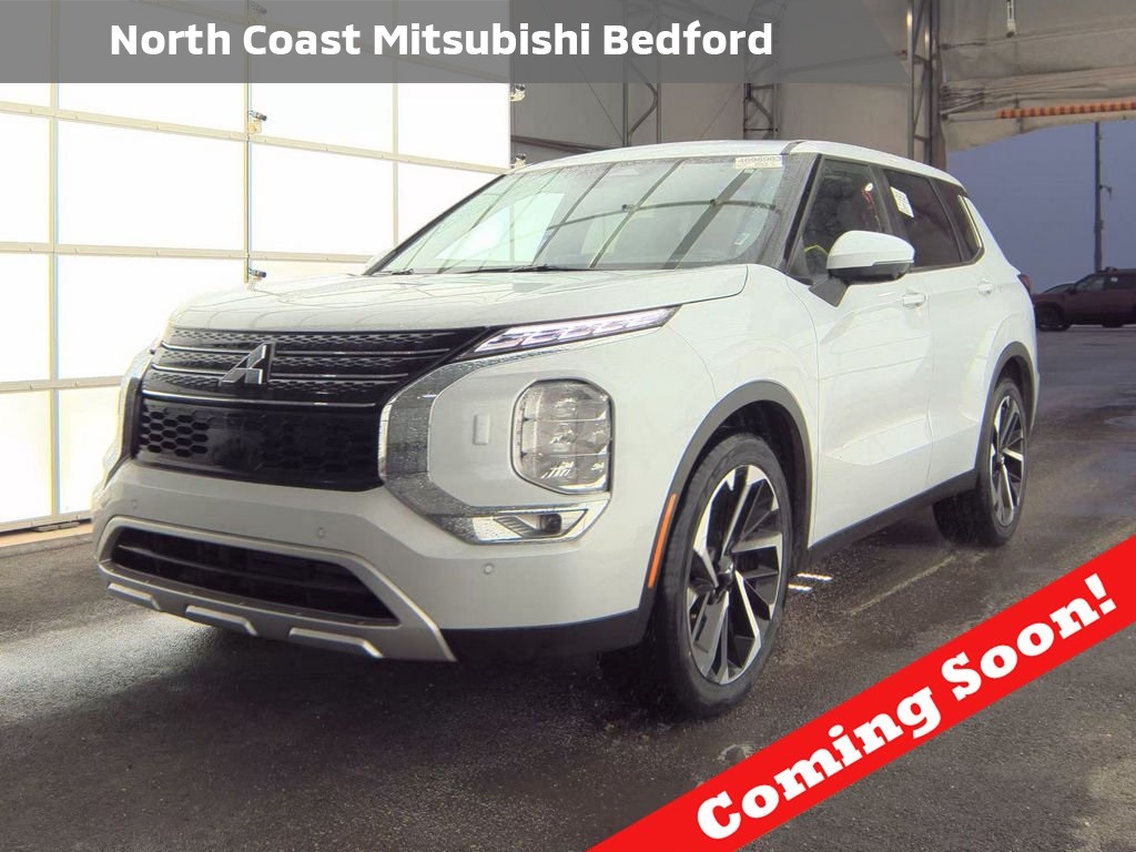 2024 Mitsubishi Outlander SE's photo