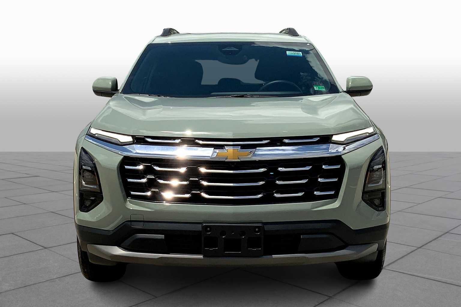 2025 Chevrolet Equinox LT photo 2