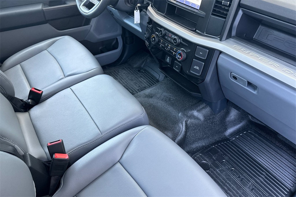 2025 Ford F-350 photo 14