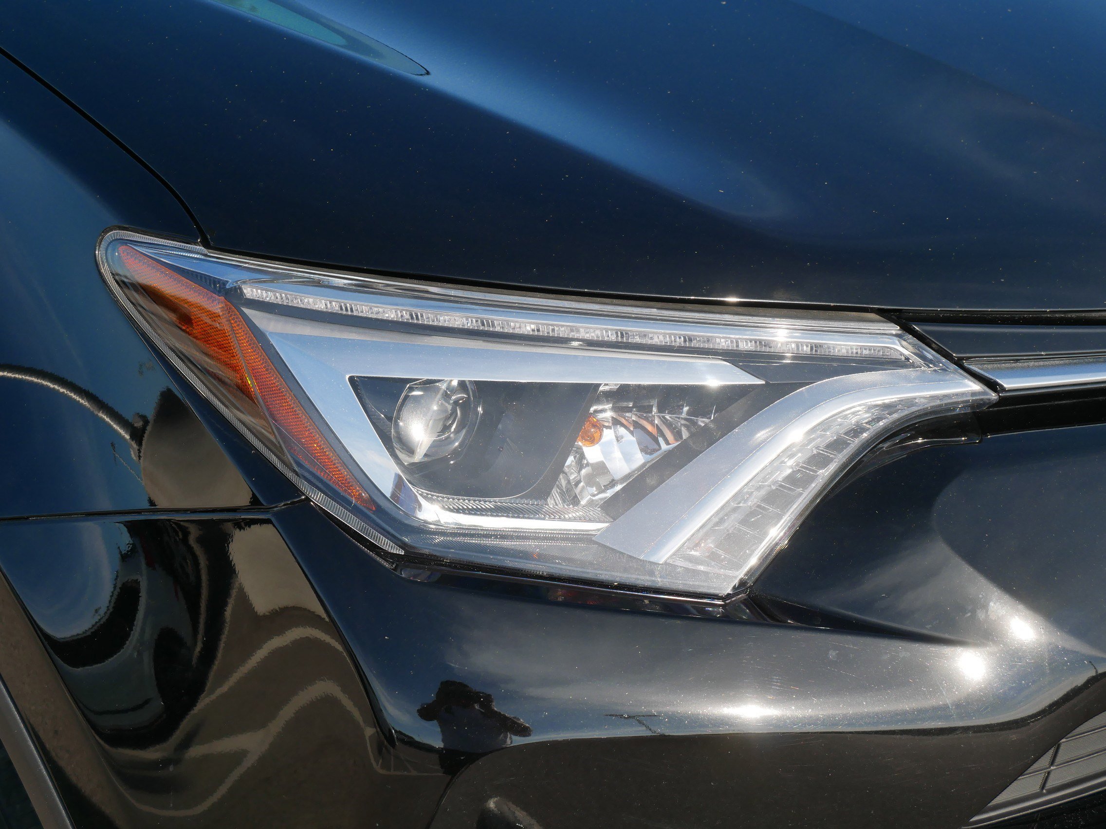 2018 Toyota RAV4 Limited photo 16