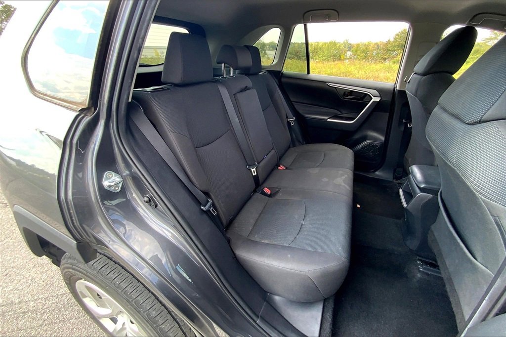 2021 Toyota RAV4 LE photo 26
