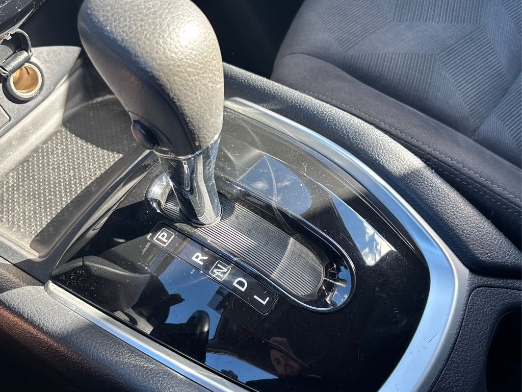 2016 Nissan Rogue SV photo 33