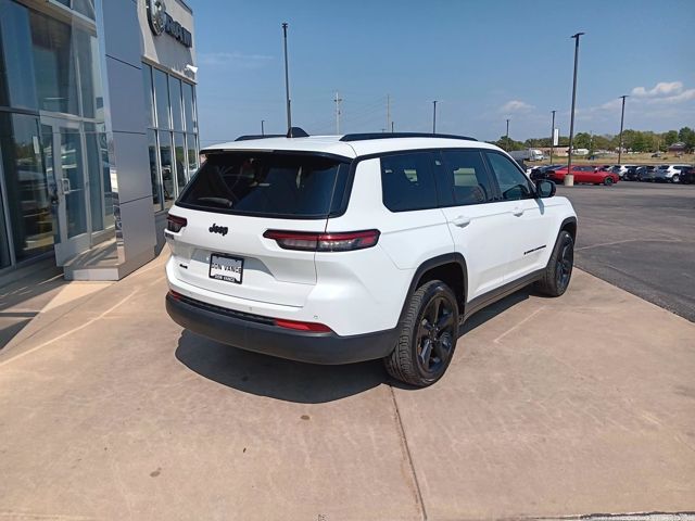 2023 Jeep Grand Cherokee Altitude photo 3