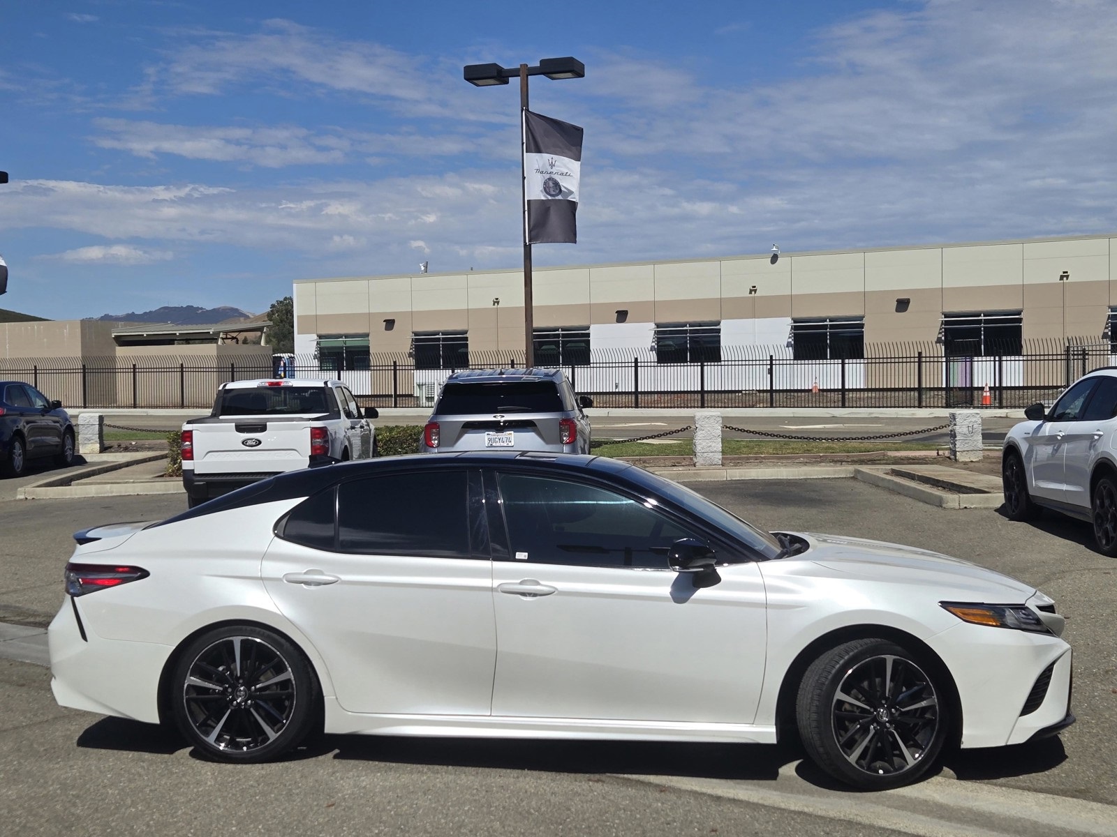 2019 Toyota Camry XSE photo 2