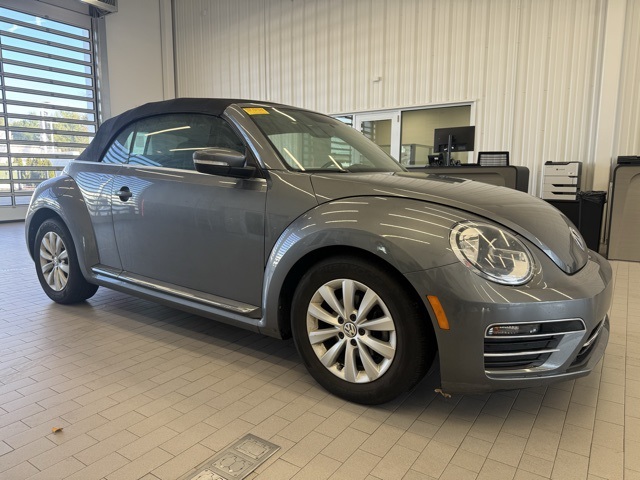 2019 Volkswagen Beetle S's photo