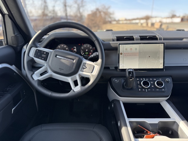 2025 Land Rover Defender 110 X-Dynamic SE photo 13