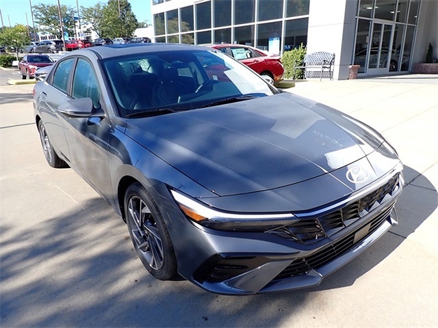 2025 Hyundai Elantra Limited photo 8