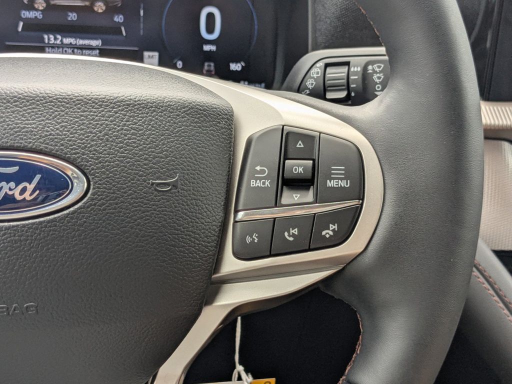 2025 Ford Explorer photo 20