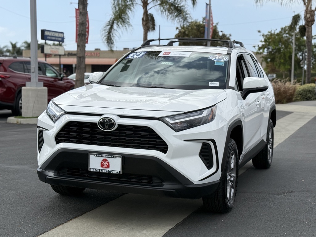 2024 Toyota RAV4 XLE photo 2