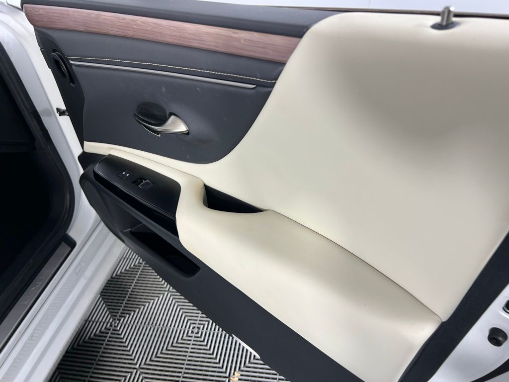 2023 Lexus ES 350 photo 30